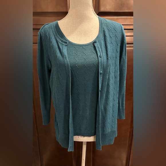 Cable & Guage two piece cardigan sweater set size medium - Picture 2 of 9